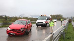Accidente en carretera por lluvia
